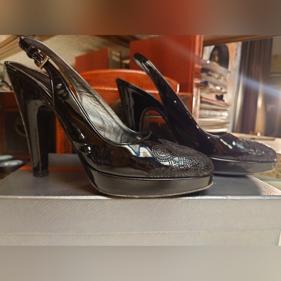 Mismatch! EUC Black Patent PRADA Slingback Embroidered Pumps 39 / 40 Adjustable - Picture 6 of 13